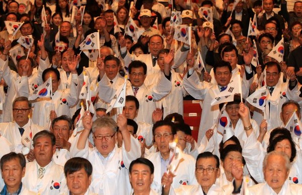 ▲ 이시종 충북도지사 등 기관장들이 15일 청주예술의전당에서 제72주년 광복절 경축행사를 가졌다.ⓒ충북도