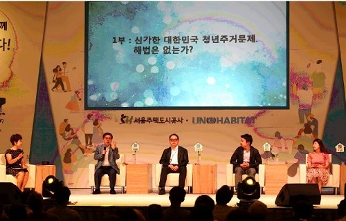 ▲ 방송인 김미화씨의 사회로 진행된 토크콘서트 한 장면. ⓒSH