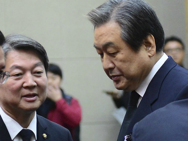 ▲ 바른정당 김무성 의원과 국민의당 안철수 전 대표가 대화를 나누고 있다(자료사진). ⓒ뉴시스 사진DB