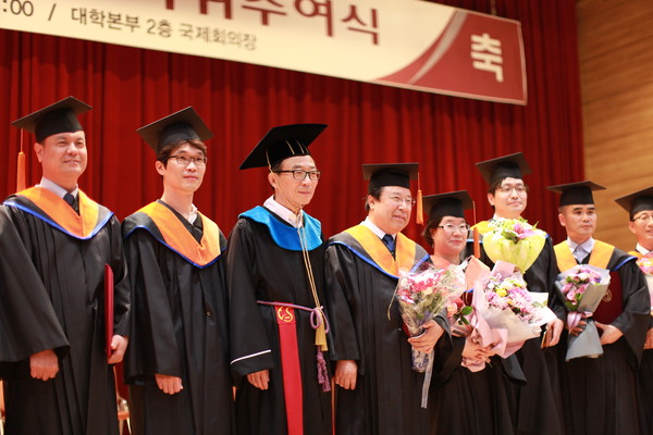 ▲ 한국교통대학교가 18일 2016학년도 후기 학위수여식을 가졌다.ⓒ한국교통대