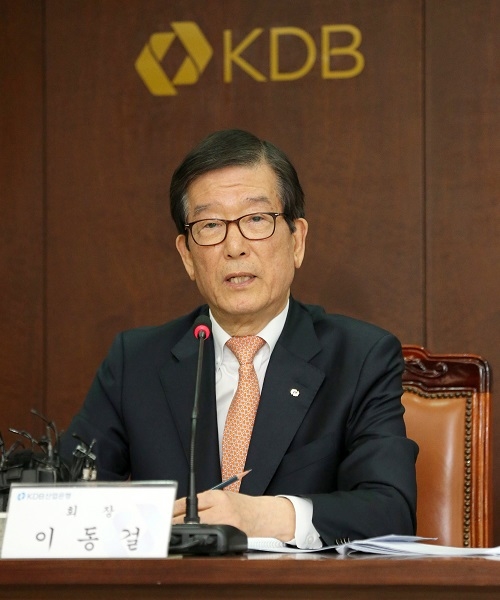 ▲ 더불어민주당 이석현 의원으로부터 공개적으로 사퇴 요구를 받은 이동걸 산업은행 회장. ⓒ 뉴데일리