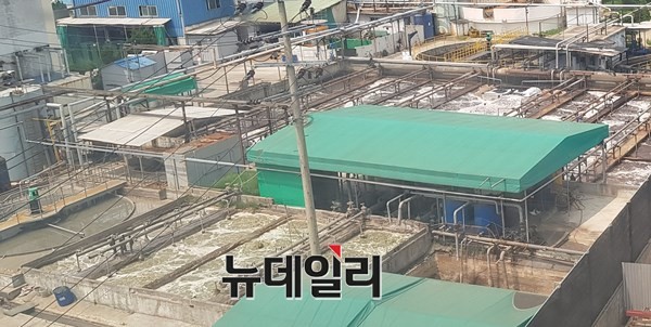 ▲ 악취로 골머리를 앓고 있는 충북 청주산업단지 조광피혁 청주공장 하수처리장 모습.ⓒ김정원기자