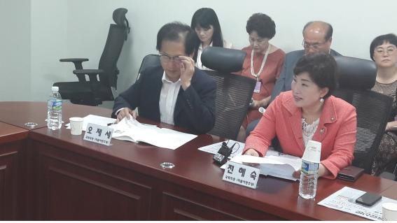 ▲ 살충제 오염달걀 사태를 계기로 본 식품안전시스템 재구축을 위한 방안과 과제 정책토론회.ⓒ오제세 의원 사무실