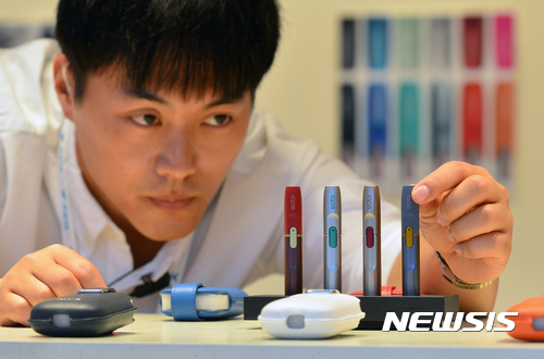 ▲ 정부가 '아이코스', '글로' 등 궐련형 전자담배에 대해 담뱃세를 인상하는 방안을 추진해 논란이 일고 있다. ⓒ 뉴시스