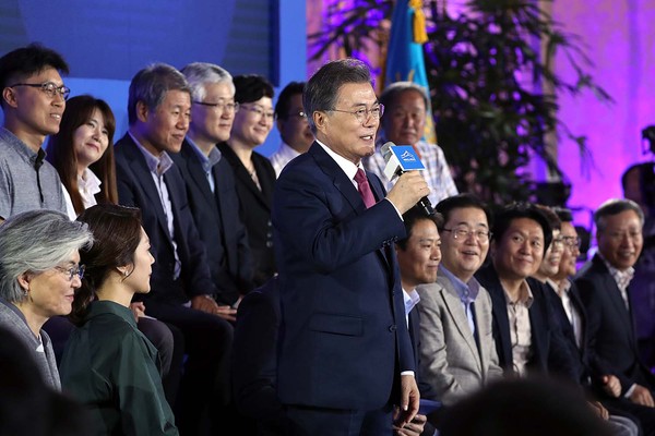 ▲ 문재인 대통령이 지난 20일 국민보고대회에 참석한 모습. ⓒ청와대 제공