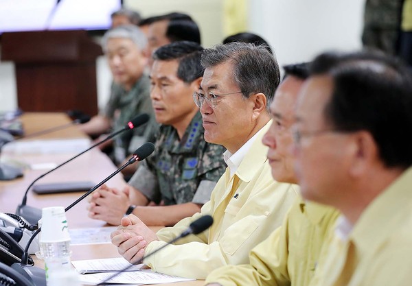 ▲ 문재인 대통령이 23일 전시지휘소를 방문해 군을 격려했다. ⓒ청와대 제공