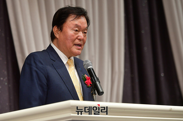 ▲ 김경재 한국자유총연맹 총재가 7월 15일 대구 프린스호텔에서 열린 '2017년 전국 청년회장 합동연수'에서 개회사를 하고 있다. ⓒ뉴데일리 정상윤 기자