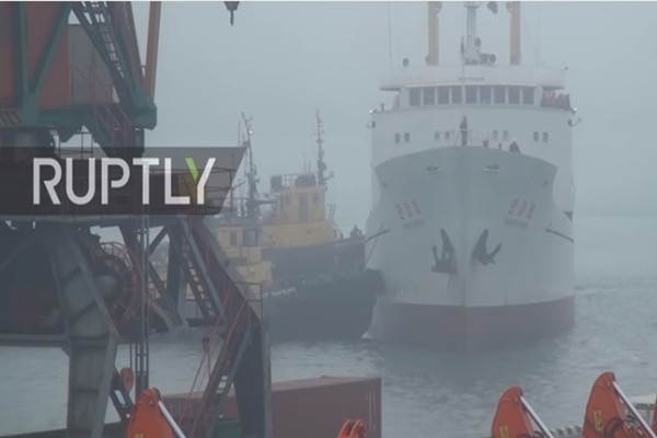 ▲ 북한과 러시아의 2017년 상반기 교역액이 2016년 동기 보다 크게 증가했다고 ‘미국의 소리(VOA)’ 방송이 24일 보도했다. 사진은 북한 나진항과 러시아 블라디보스토크항을 연결하는 北'만경봉호'ⓒ러시아 'RT' 계열사 'RUPTLY' 유튜브 영상 화면캡쳐