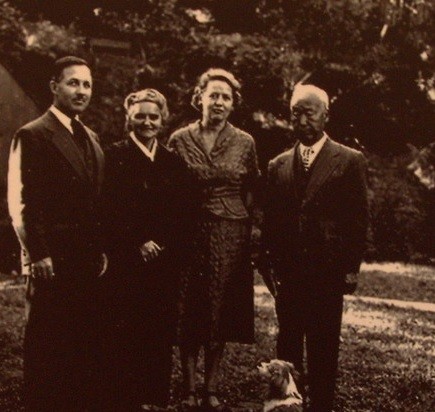 ▲ 부산 대통령 임시관저로 이승만 부부를 방문한 올리버 박사 부부.(자료사진)