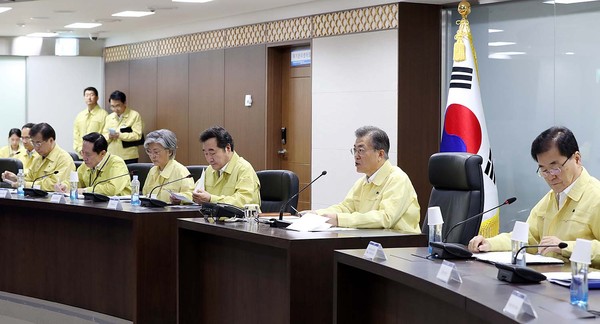 ▲ 청와대가 26일 오전, 북한의 미사일 도발과 관련해 NSC 상임위 회의를 개최한다. 사진은 문재인 대통령이 지난 21일 을지 NSC 회의를 개최할 당시 모습이다. ⓒ청와대 제공