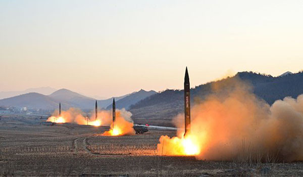 ▲ 북한이 26일 오전 6시 49분부터 7시 17분까지 탄도미사일 3발을 북동쪽으로 발사했다고 합참이 밝혔다. 사진은 지난 3월 스커드 ER을 발사했을 때 모습. ⓒ北선전매체 화면캡쳐.