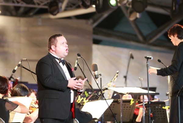 ▲ 지난 25~27일 대전 보문산에서 열린 숲속의 열린음악회에서 영국의 성악가이자 가수인 폴 포츠가 노래하고 있다.ⓒ대전시