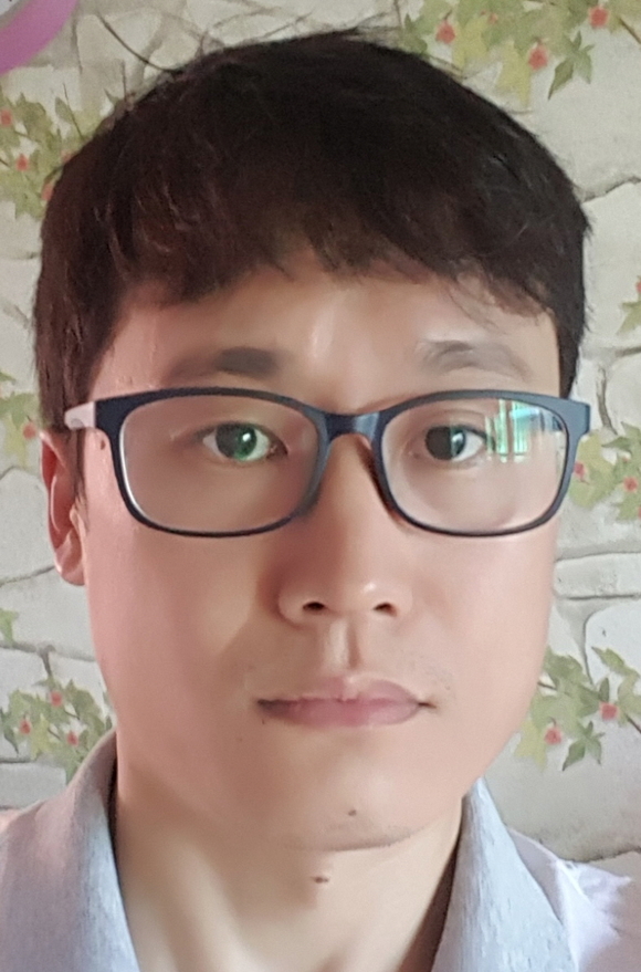 ▲ 지난달 31일 침수 차량에서 갓난아기 등 일가족 4명을 구한 최현호씨. ⓒLG그룹