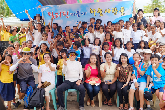 ▲ 대한항공은 사내봉사단이 필리핀 비콜 지역을 방문해 봉사활동을 펼쳤다고 28일 밝혔다.ⓒ대한항공