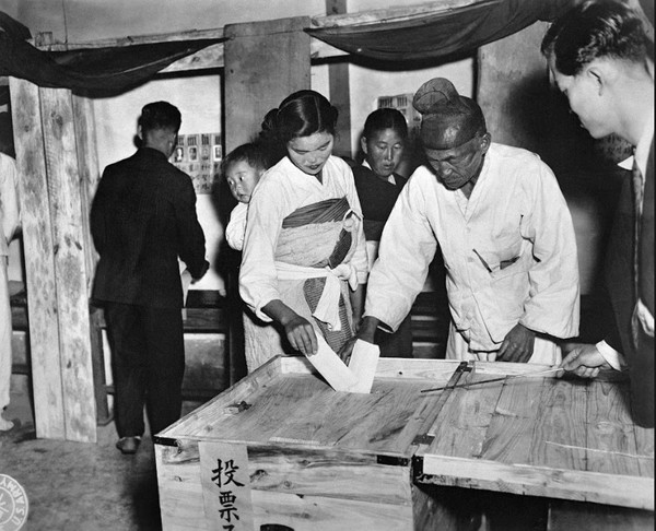 ▲ 1952년 4~5월 시읍면과 도의원을 선출한 지방자치제 선거 투표소.