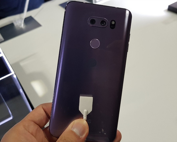 ▲ LG V30. ⓒ뉴데일리 연찬모 기자