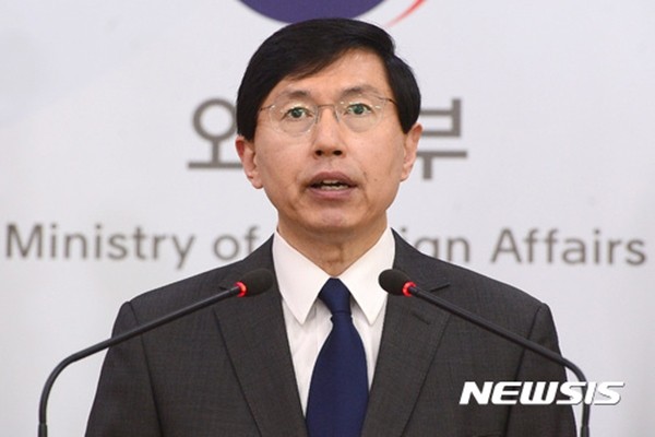 ▲ 지난 30일(현지시간) 열린 한·미 국방장관회담에서 ‘전술핵 재배치’가 거론된 것으로 알려진 가운데 한국 외교부는 “북한의 완전한 핵폐기를 통한 한반도 비핵화가 정부의 기본 입장”이라며 선을 그었다. 사진은 조준혁 외교부 대변인.ⓒ뉴시스. 무단전재 및 재배포 금지