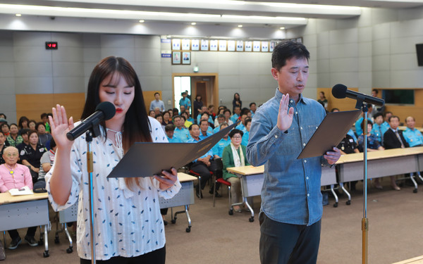 ▲ 천안시가 1일 시청 대회의실에서 ‘천안흥타령춤축제2017’의 성공적인 개최를 위해 자원봉사단 발대식을 가졌다.ⓒ천안시