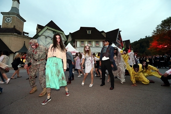 ▲ 에버랜드 '블러드 시티'의 상황극 이벤트 '크레이지 좀비헌트' 관련 이미지 ⓒ제일기획