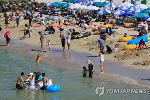 ▲ 물놀이를 즐기는 피서객들 ⓒ 연합뉴스
