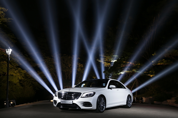 ▲ 메르세데스-벤츠코리아는 4일 서울미술관 석파정에서 럭셔리 플래그십 세단 '뉴 S-클래스'를 국내 최초로 공개한다고 밝혔다.ⓒ메르세데스-벤츠코리아