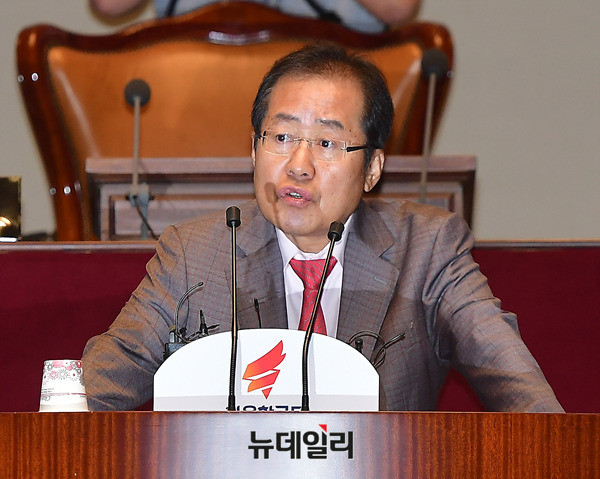 ▲ 홍준표 자유한국당 대표가 5일 오전 국회에서 열린 비상의총에서 발언하고 있다. ⓒ 뉴데일리 정상윤 기자