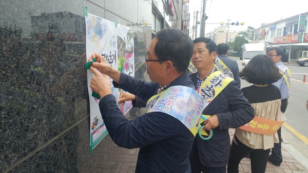 ▲ ‘제38회 생거진천문화축제’와 ‘2017 솔라 페스티벌’ 홍보 포스터 거리부착 모습.ⓒ진천군