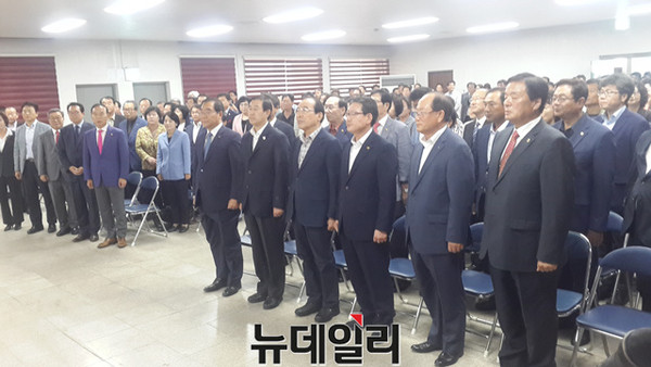 ▲ 자유한국당 충북도당 박덕흠 위원장 취임식에 참석한 당원들.ⓒ김종혁 기자