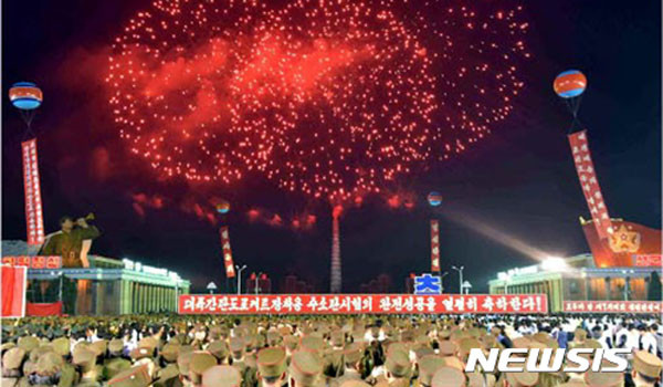 ▲ 지난 6일 北평양 김일성 광장에서 열린 수소폭탄 실험 성공 축하행사. 이때 美백악관에서는 모종의 논의가 이뤄지고 있는데…. ⓒ뉴시스. 무단전재 및 재배포 금지.