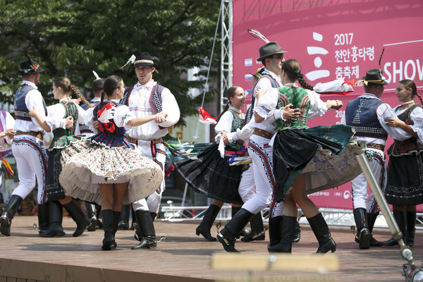 ▲ ‘천안흥타령춤축제2017’ 아산시 쇼케이스.ⓒ천안시