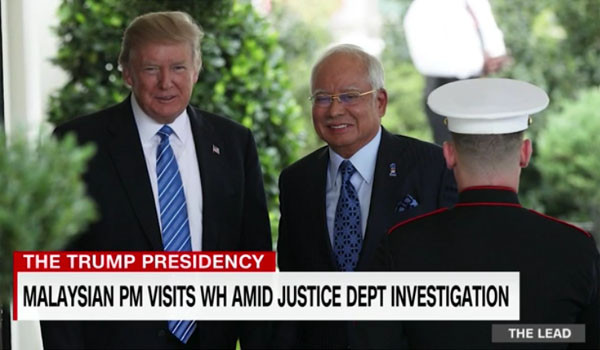 ▲ 나지브 라자프 말레이시아 총리와 함께 백악관으로 들어가는 도널드 트럼프 美대통령. ⓒ美CNN 정상회담 관련보도 화면캡쳐.