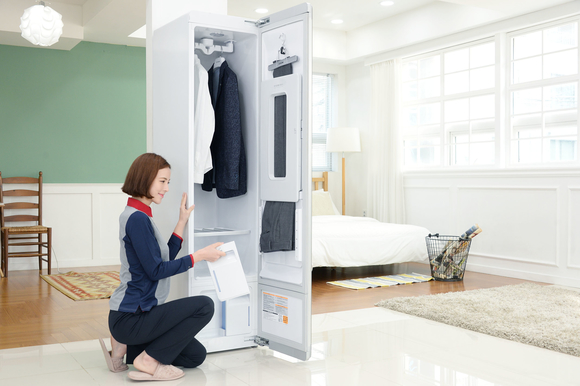 ▲ LG전자가 의류관리기기 트롬 스타일러를 렌탈해 사용할 수 있는 '스타일십' 서비스를 본격 실시한다. ⓒLG전자