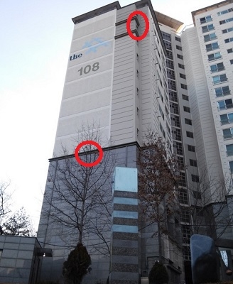 ▲ 최근 몰딩 추락 소식이 잇따라 들려온 포스코건설 더샵 아파트와 비슷한 시기 준공된 상도더샵. ⓒ단지 인근 ㄷ개업공인중개소 제공