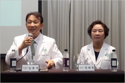 ▲ 심봉석 의료원장(왼쪽), 정혜원 이대목동병원장 ⓒ뉴데일리