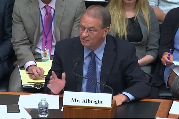 ▲ 미국 내에서 대북압박 강화를 위해 북한과 거래하는 제3국 기업·은행을 대상으로 벌금부과 및 美금융망에서 퇴출해야 한다는 목소리가 나와 눈길을 끈다. 사진은 관련 청문회에 출석한 미국의 핵 전문가 데이비드 올브라이트 과학국제안보연구소(ISIS) 소장.ⓒ美하원 금융위원회 홈페이지 보도영상 화면캡쳐