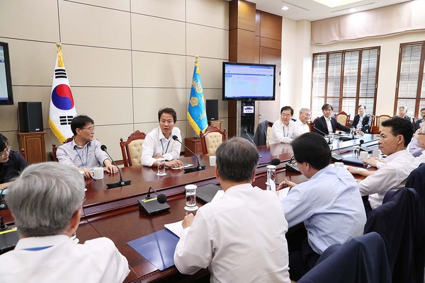▲ 청와대가 14일 임종석 비서실장 주재로 열린 수석보좌관 회의에서 하반기 정책운영방안을 논의했다. ⓒ청와대 제공