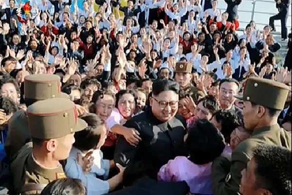 ▲ 사진은 김정은이 섬 분교와 최전연지대, 산골학교들에 자원진출한 교원들을 만났다는 北'조선중앙TV' 보도 일부.ⓒ北선전매체 보도영상 화면캡쳐