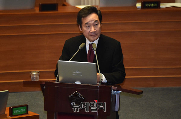▲ 14일 국회 본회의장에서 이낙연 국무총리가 여야 의원들의 대정부질의에 임하고 있다.ⓒ뉴데일리 이종현 기자.