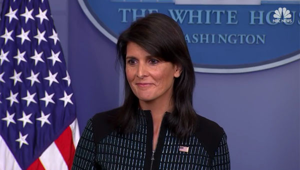 ▲ H.R.맥마스터 美NSC보좌관, 새라 허커비 샌더스 美백악관 대변인과 함께 브리핑에 참석한 니키 헤일리 유엔 주재 美대사. 대북제재의 선봉장이다. ⓒ美NBC뉴스 관련 중계화면 캡쳐.