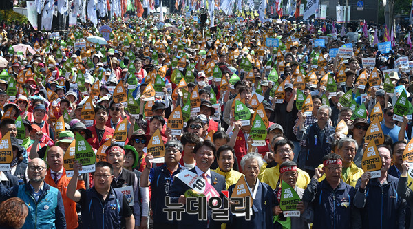 ▲ 지난 3월 민노총이 '최저시급 1만원 인상', '전교조 합법화' 등을 요구하며 연가투쟁에 나선 모습.ⓒ뉴데일리DB.