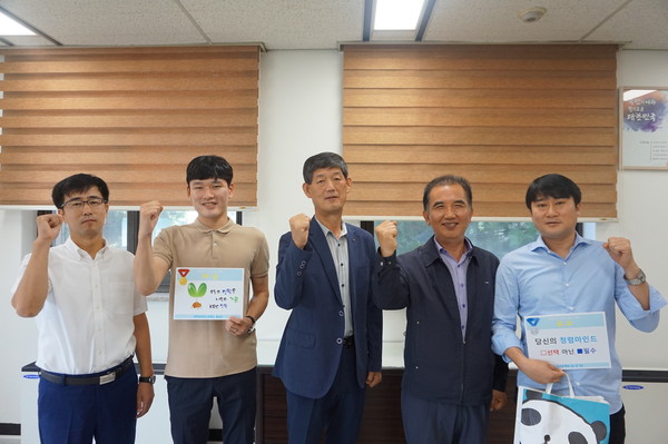 ▲ 한국농어촌공사 충북지역본부가 18일 ‘청렴윤리 슬로건 공모전’ 시상식을 가졌다.ⓒ한국농어촌공사 충북본부