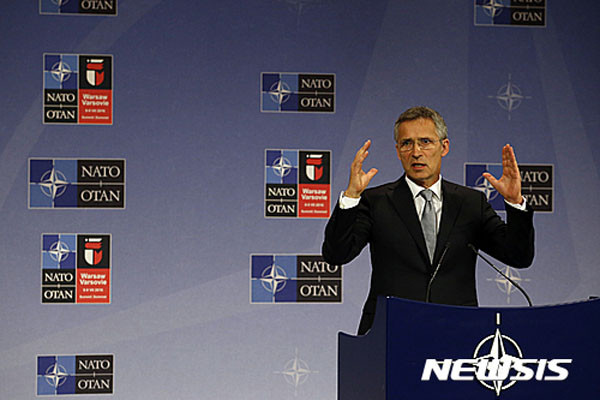 ▲ 북한이 거듭 탄도미사일을 발사하자 옌스 스톨렌베르크 NATO 사무총장이 조약 5조를 언급하며 "범지구적 대응에 나서야 한다"고 주장하고 있다. ⓒ뉴시스-AP. 무단전재 및 재배포 금지.