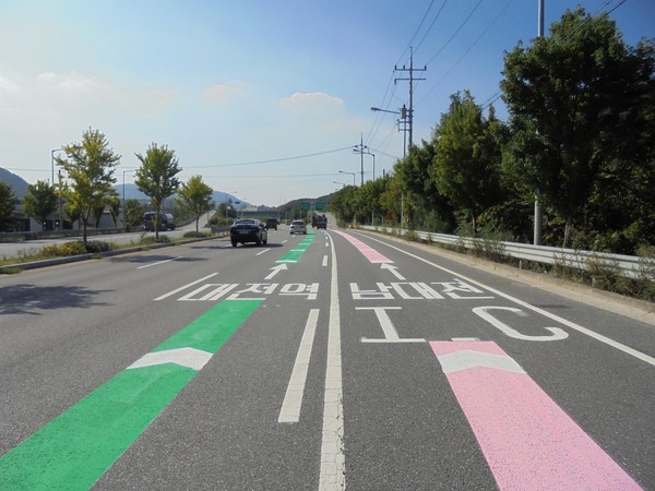 ▲ 남대전나들목에 설치된 노면 색상 유도선.ⓒ대전시