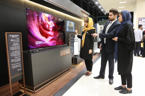 ▲ LG전자가 지난 17일 이란에 초프리미엄 가전 'LG 시그니처'를 출시하며 중동 프리미엄 시장 공략에 나섰다. ⓒLG전자