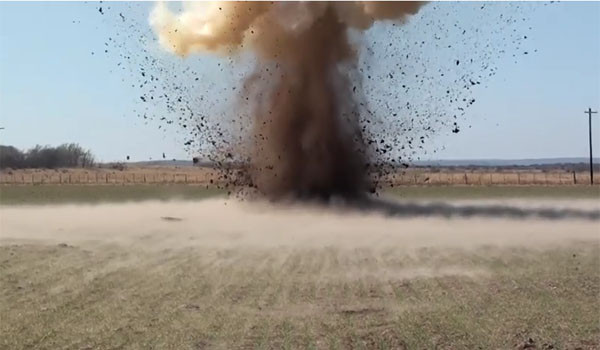 ▲ 24kg짜리 '질소비료 폭탄'의 폭발력. 차량에 실어 폭탄테러를 할 경우 대형건물까지 무너뜨릴 수 있다. ⓒ유튜브 화면캡쳐.