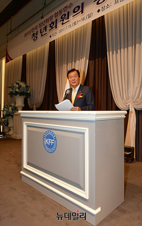 ▲ 김경재 한국자유총연맹 총재가 15일 대구 남구 프린스호텔에서 열린 '2017 청년회장 합동 연수'에서 격려사를 하고 있다. ⓒ뉴데일리 정상윤 기자