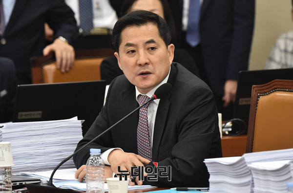 21일 오전 국회 과방위 전체회의에 참석한 박대출 자유한국당 의원. ⓒ뉴데일리 이종현 기자.