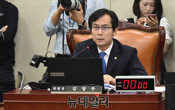 ▲ 김영우 국회 국방위원장이 26일 라디오에 출연해 미국의 B-1B '랜서' 전략폭격기의 북한 동해상 영공 비행에 대한 생각을 밝혔다. ⓒ뉴데일리 DB