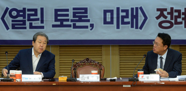 ▲ 김무성 바른정당 의원(왼쪽)과 정진석 자유한국당 의원. ⓒ뉴시스