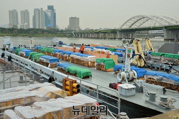▲ 27일 오전 서울 선유도공원 선착장이 불꽃축제를 위한 막바지 작업에 한창이다. ⓒ뉴데일리 공준표